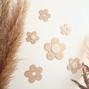 Joli ensemble de fleurs en bois découpées avec tissu doux. 3 tailles différentes.