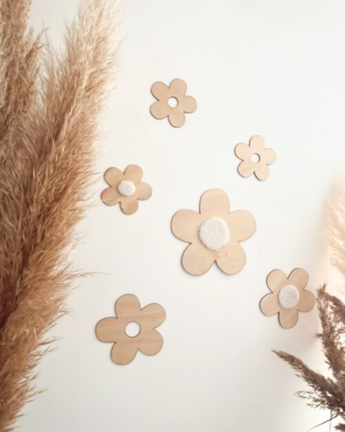 Joli ensemble de fleurs en bois découpées avec tissu doux. 3 tailles différentes.