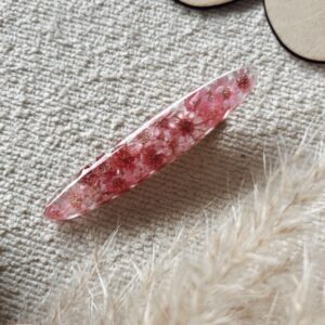 Barrette 'Rosa' en résine avec des fleurs séchées roses incrustées