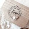 Magnifique cadeau de naissance personnalisé. La valisette "Mes premiers souvenirs" à remplir d'amour.