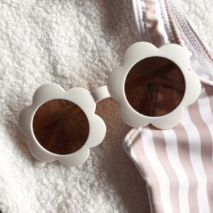 Lunettes de soleil en forme de fleur de la collection Bloom, avec monture beige et verres teintés