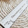 Une jolie règle en bois gravée et personnalisable, parfaite pour remercier maîtresse, maître, ATSEM ou nounou en fin d’année scolaire.