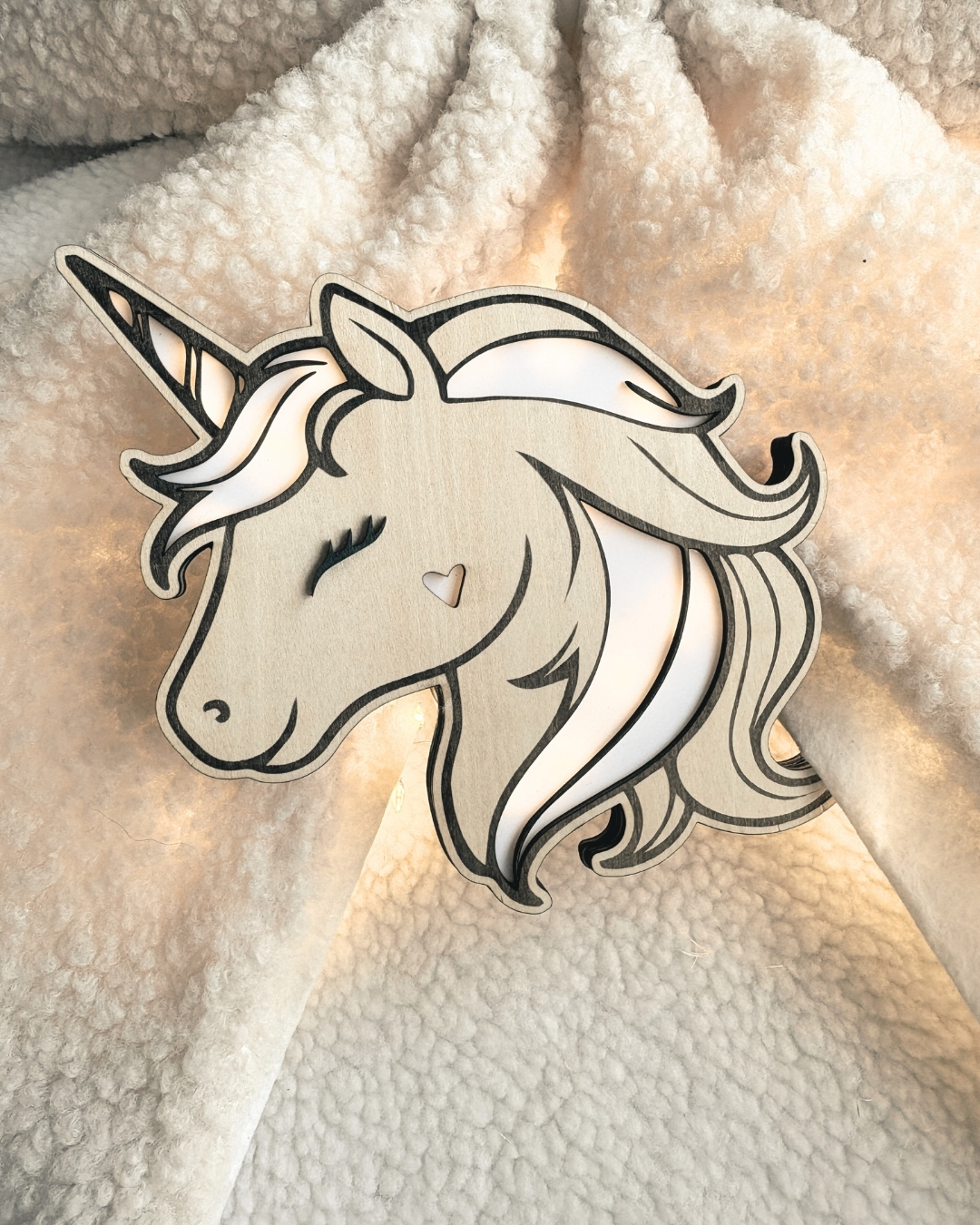 Création artisanale, veilleuse licorne en bois