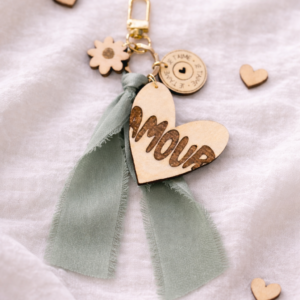 Porte-clé grigri avec breloques, ruban et jolis détails – idée cadeau artisanale