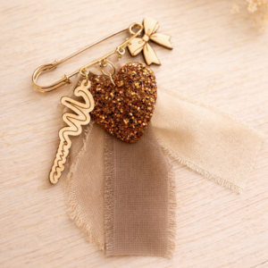 Un joli grigri pour la fête des grands mères rempli d'amour - fabrication artisanale